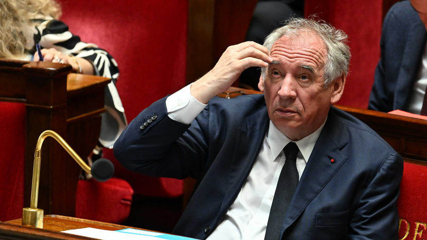 Fransa Başbakanı Bayrou güven oylamasıyla karşı karşıya: Hangi ihtimaller öne çıkıyor?
