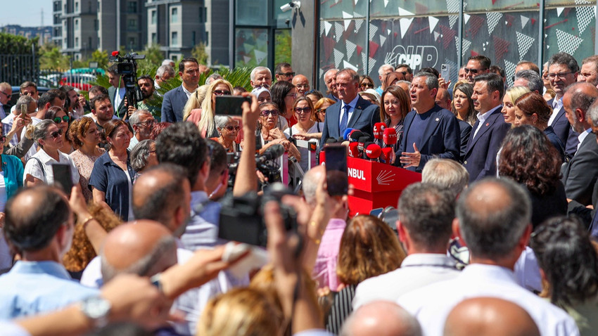 CHP'den İstanbul'da kayyıma karşı yeni hamle: İl delegeleri olağanüstü kongre talebiyle imza veriyor