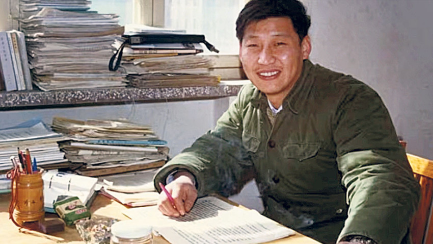 15 Temmuz 1953 doğumlu Şi Cinping, 2013’ten bu yana Çin’in devlet başkanı. Bu fotoğraf ise 1983’te çekilmiş.