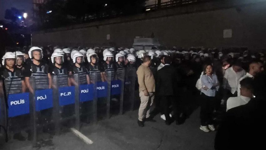 CHP'nin İstanbul İl Başkanlığı'nın önü karıştı: Valilik 3 günlük gösteri yasağı getirdi