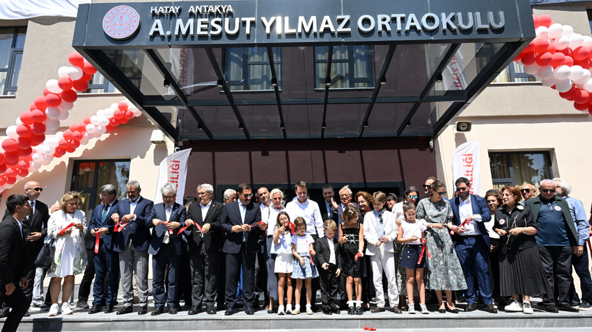 Hatay’da iki yıldır konteynerde eğitim gören öğrenciler yeni okullarına kavuştu