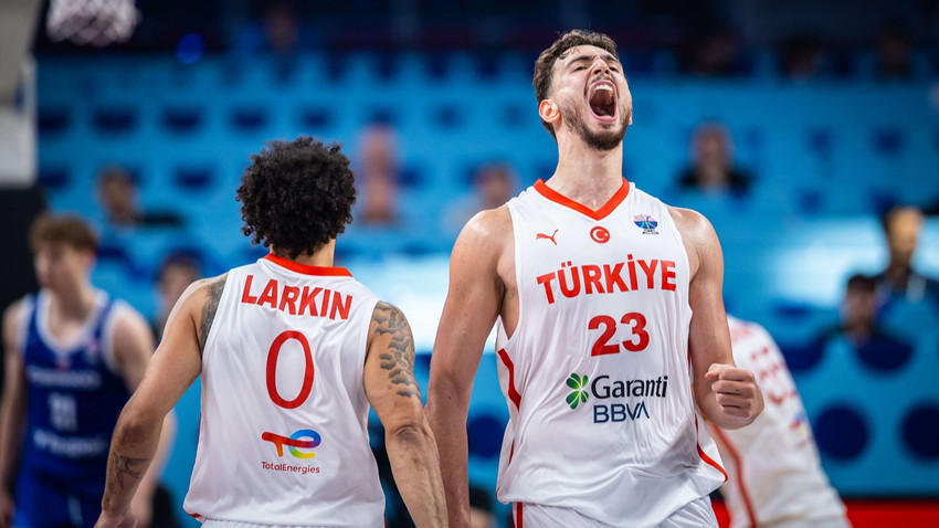 Alperen'den 'triple-double': Türkiye, EuroBasket 2025'te yarı finalde