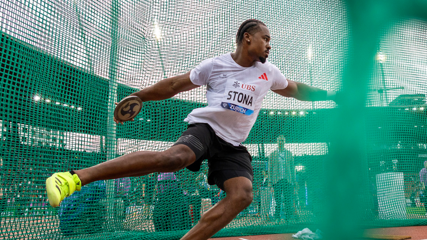 Roje Stona, Paris’te Jamaika’ya disk atmada ülke tarihinin ilk altınını getirmişti. (Fotoğraf: Getty Images)