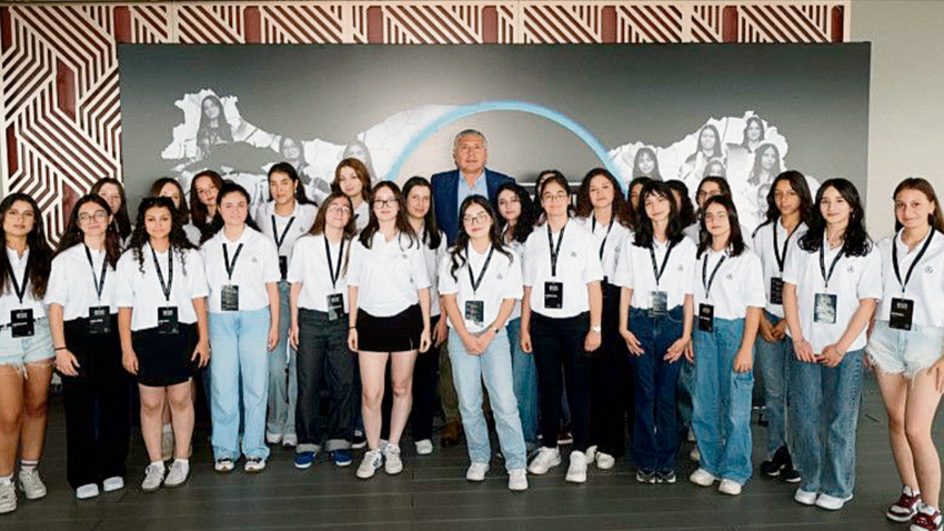 Tam 21 yıldır genç kızların yanındalar