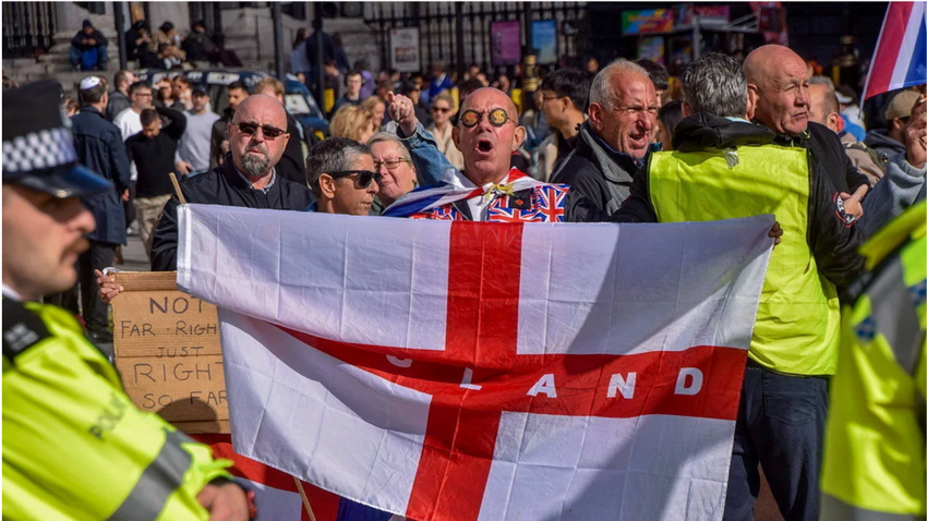 Londra'da aşırı sağ eyleminde 26 polis yaralandı, 25 kişi gözaltına alındı