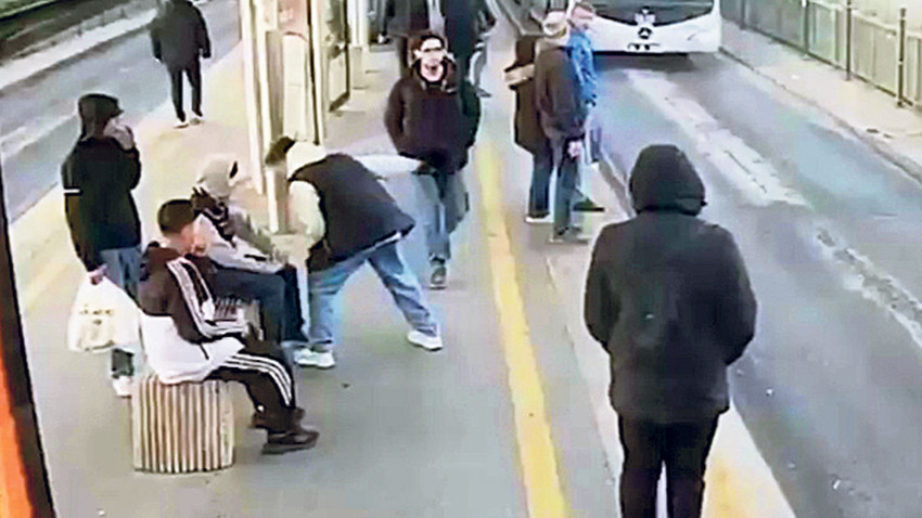 Çocuklar boşlukta çetelere savruluyor