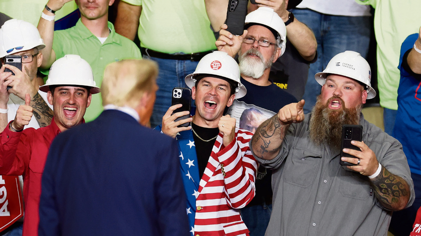 Trump’ın vaatlerinin önemli bölümü işçi sınıfını hedef alıyordu ve Beyaz Saray’a dönmesinde onların oyu büyük rol oynadı. (Fotoğraf: Getty Images)