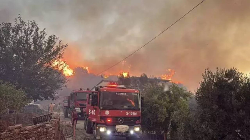 Alanya'daki orman yangınına müdahale sürüyor