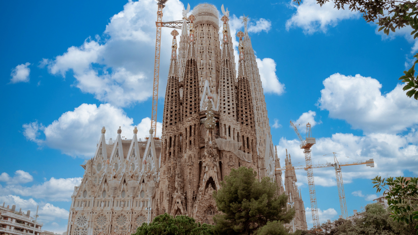 Barselona’nın görkemli Sagrada Familia’sı 10 yıl içinde tamamlanabilir