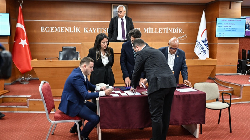 AK Parti'den 'Bayrampaşa' hamlesi: Belediye başkan vekili seçiminin iptali için dava açıldı