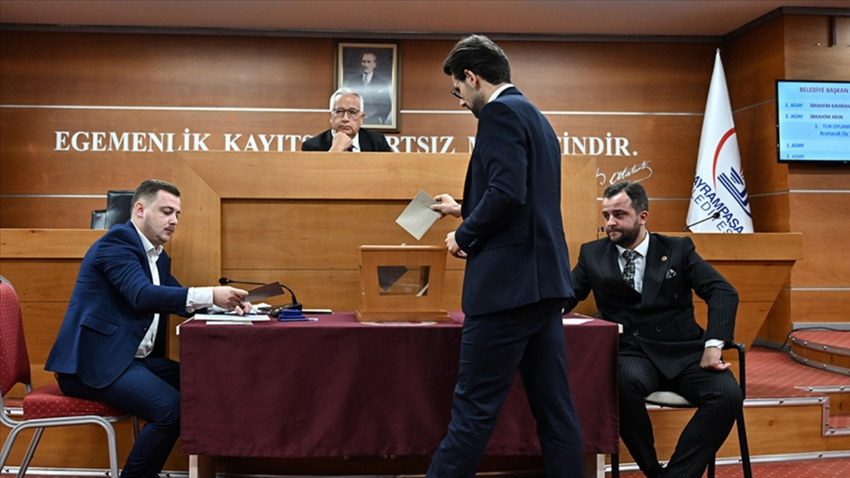 AK Parti'nin Bayrampaşa itirazı kabul edildi: Mahkeme seçimler için yürütmeyi durdurma kararı aldı