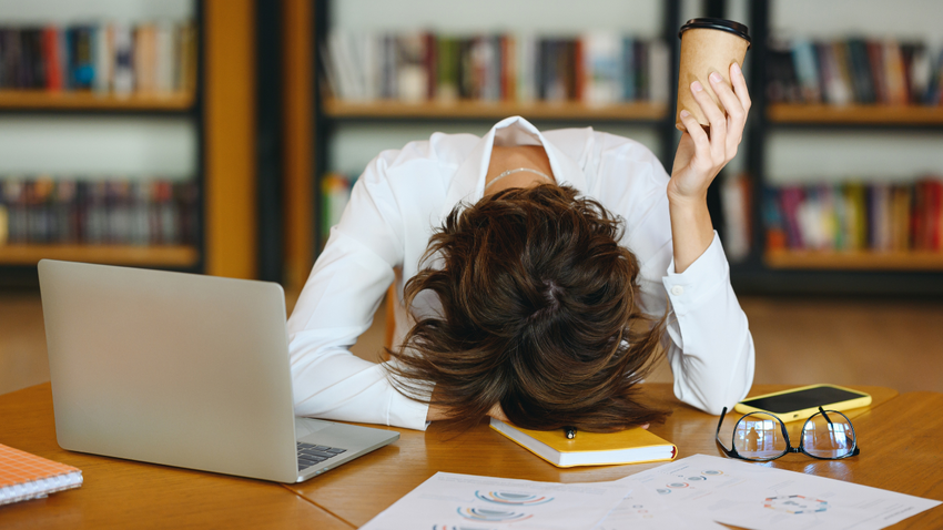 Uykusuz bir gece mi geçirdiniz? Bugünü atlatmanızın 6 yolu