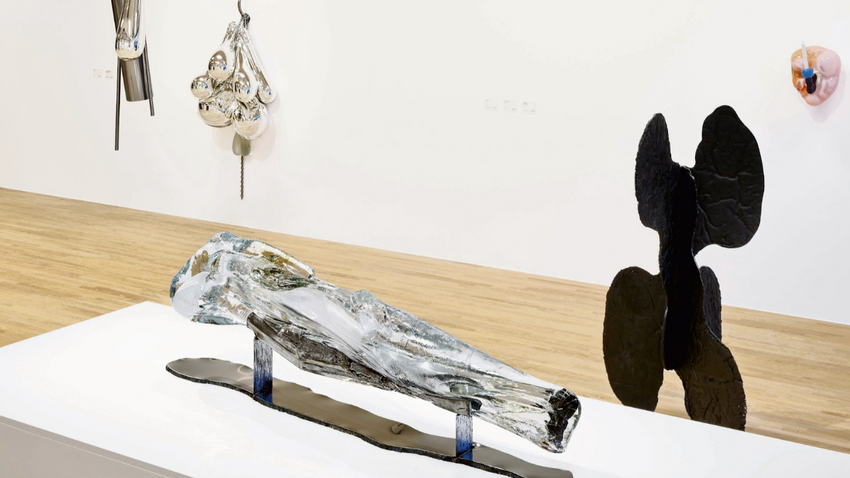 Åsa Jungnelius, Acı-tatlı, 2024 ,Cam ve paslanmaz çelik, 165 x 22 x 24 cm, sanatçı ve Kosta Boda izniyle