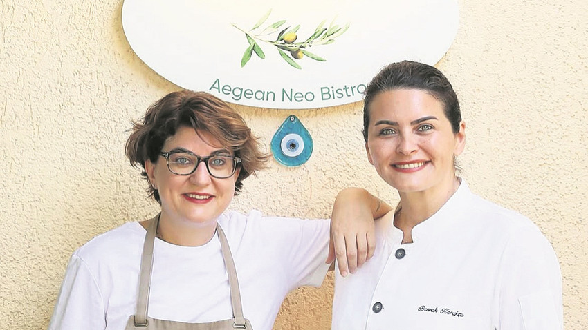 Sipster’da mutfak Berrak Korukçu’ya (sağda), bar ise Burcu Akıl’a emanet.