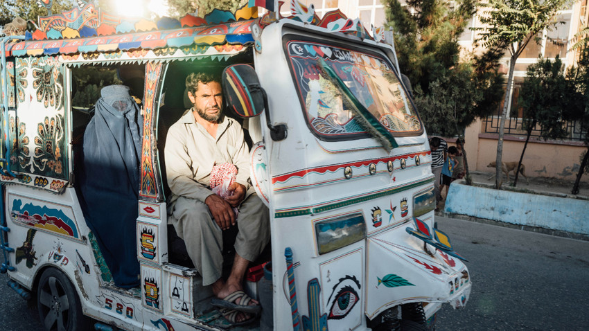 Taliban Afganistan’da interneti kesti: Ülke genelinde iletişim çöktü