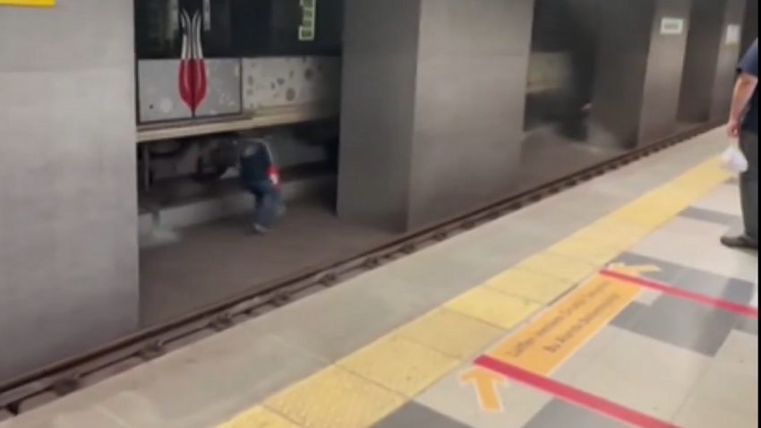 İstanbul'da metro yangını: Yolcular tahliye edildi