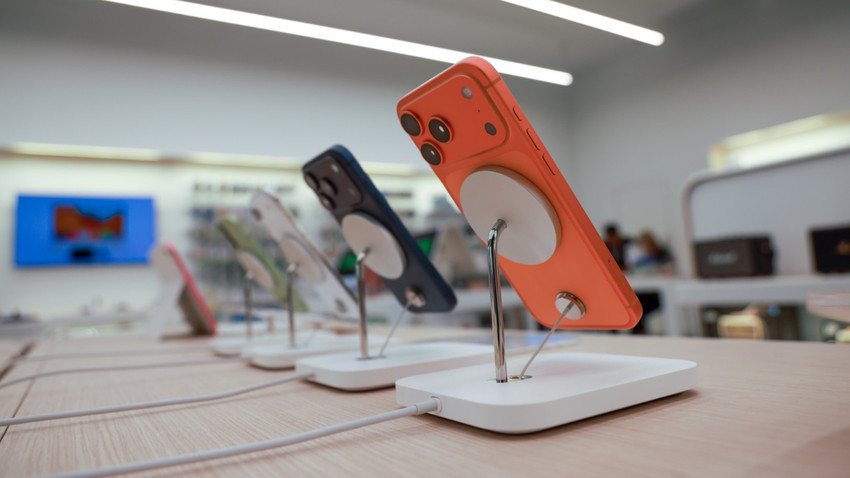 iPhone'larını yükseltmek isteyenler sıraya girdi: Apple 14 yıl sonra Samsung’u tahtından indirmeye hazırlanıyor