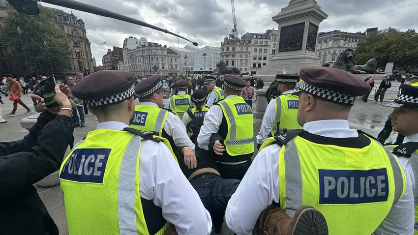 Londra'da 'yasaklı' Palestine Action grubuna destek eylemine müdahale: 355 gözaltı