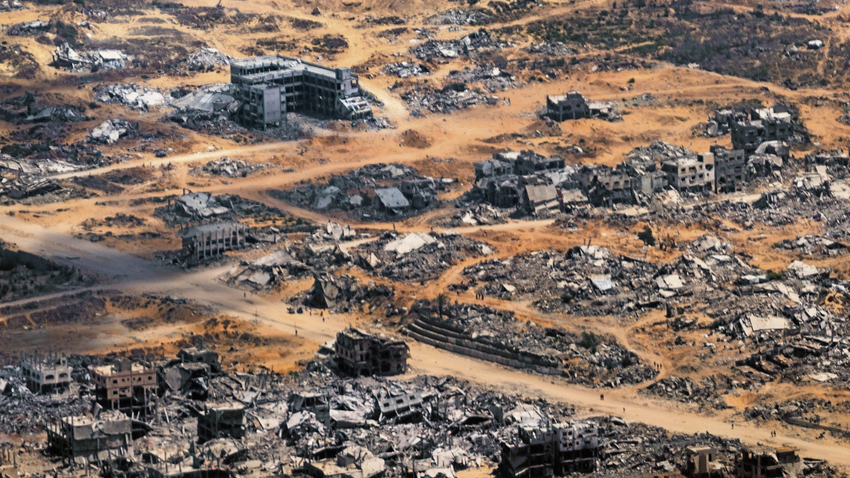 Bir Fransız yardım uçağından bu çekilen fotoğraf, Gazze’deki yıkımı gösteriyor. (Fotoğraf: Diego Ibarra Sánchez/The New York Times)