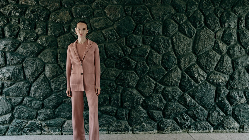 Her Ana Uyum Sağlayan Şıklık: KNITSS 'Essentials' Dokunuşu