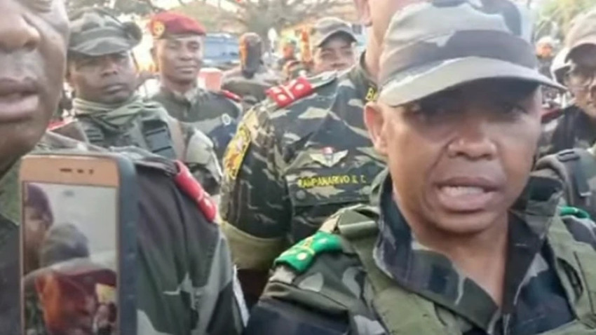 Madagaskar'da darbe: Ordu yönetime el koydu, anayasa askıya alındı