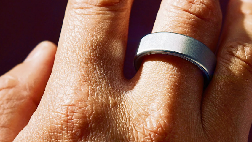 Giyilebilir teknoloji yayıldıkça bazı kullanıcılar veri yoğunluğundan anksiyete yaşayabiliyor. Fotoğrafta Oura Ring 4 görülüyor. (Fotoğraf: Andria Lo/The New York Times)