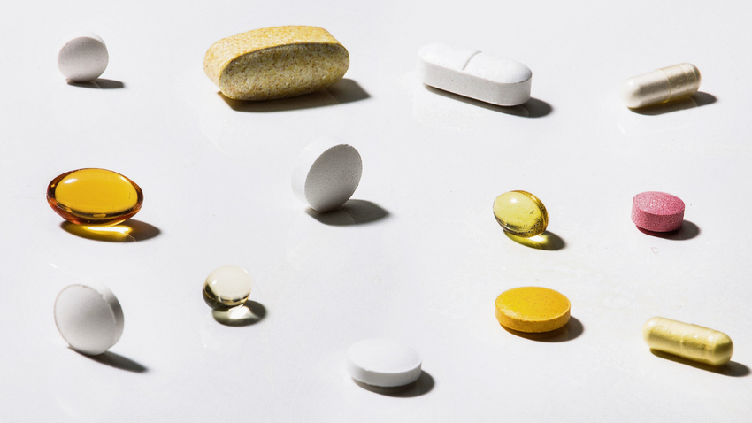 Haplar, vitaminler ve gıda takviyeleri…. Peki gıda takviyeleridaha uzun yaşamanın anahtarı olabilir mi? (Fotoğraf: Tony Cenicola/ The New York Times)