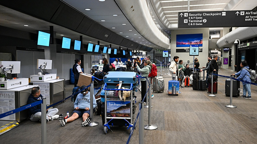 Kapanma nedeniyle binlerce uçuş ertelendi: Beyaz Saray rötarların faturasını Demokratlara kesti