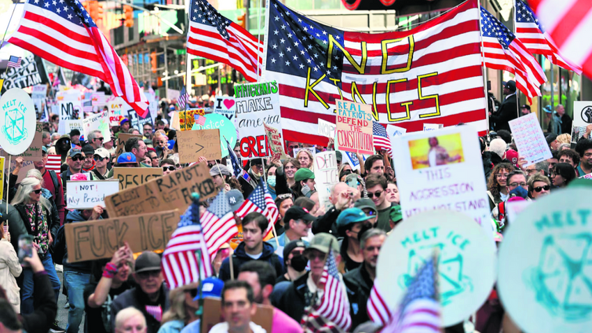 ABD'nin 2700 bölgesinde hafta sonu düzenlenen Trump karşıtı 'No Kings' (Krallara geçit yok) eylemlerine 20 milyona yakın Amerikalı'nın katıldığı tahmin ediliyor.