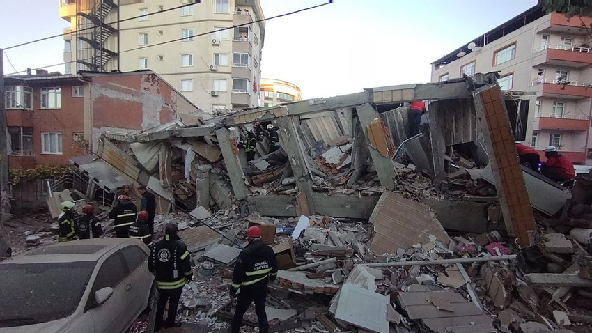 Gebze'de 7 katlı bina çöktü: 5 kişilik aileden yalnızca 18 yaşındaki çocuk kurtuldu