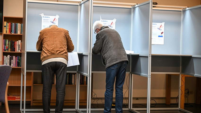 Aşırı sağcı Wilders'in partisi 12 sandalye kaybetti: Hollanda'da sandıktan en az üç partili koalisyon çıktı