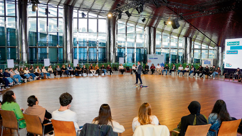 Geleceği gençlerle birlikte tasarlamak için yola çıktılar