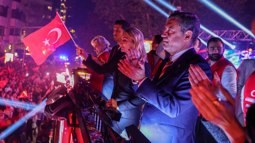 Özgür Özel Kadıköy'de konuştu: Gücümüzü tarihten, haklılığımızdan alıyoruz, asla ve asla kaybetmeyeceğiz