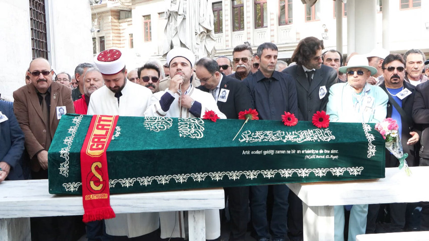 Sanatçı Engin Çağlar son yolculuğuna uğurlandı