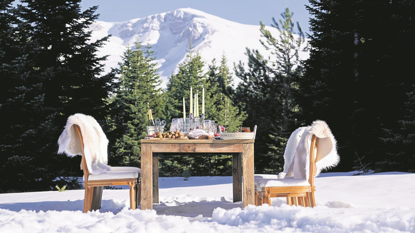 Bir yürüyüş rotasının sonunda ormanda caz triosu dinleyebilir ya da tepede kurulan beyaz bir masada özel yemeğe oturabilirsiniz.