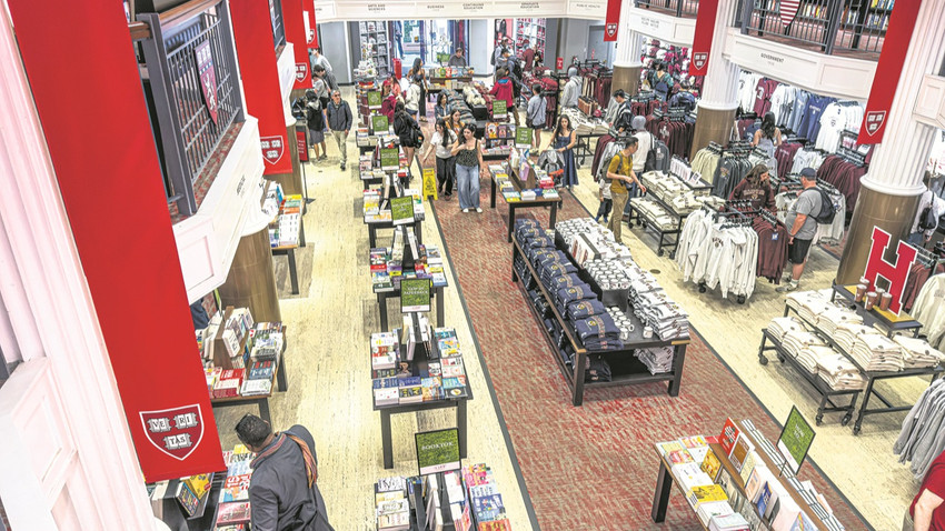 Cambridge’deki Harvard COOP kitabevi… Basılı kitap satışları ABD pazarının halen yüzde 80’ini oluşturuyor. (Fotoğraf: Getty Images)