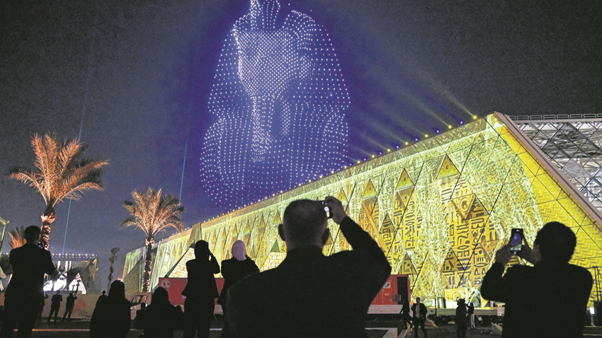 GEM’in açılışında ışıklı drone’larla bir gösteri düzenlendi. (Fotoğraf: Getty Images)