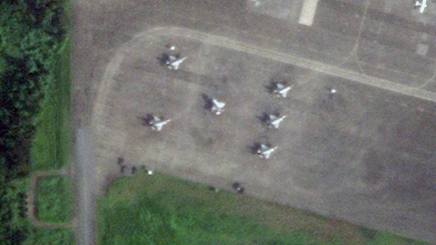 Uydudan görüntülendi, Venezuela'ya özel: ABD savaş uçakları saldırı hazırlığı için bir başka ülkede