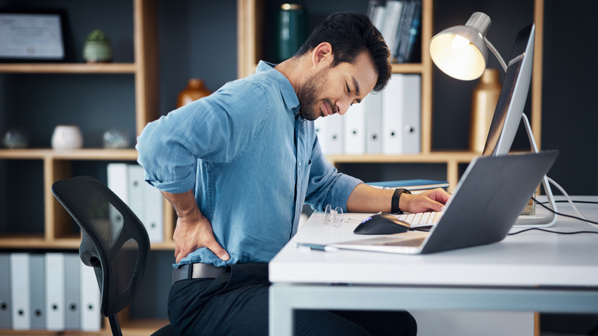 Sırt ağrılarına mucizevi çözüm: Otururken salsa yapmak