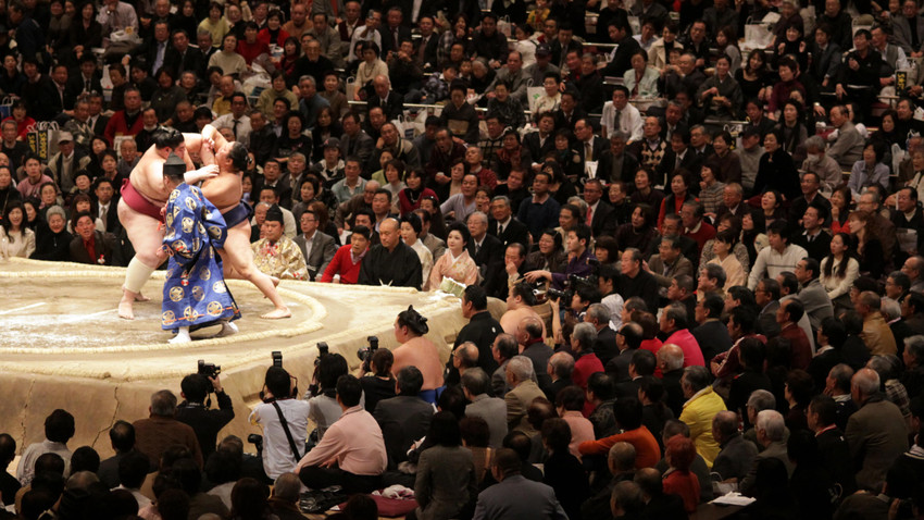 Japonya Başbakanı'nın 'sumo' ikilemi: Takaichi kadınlara getirilen yasağı çiğneyecek mi?