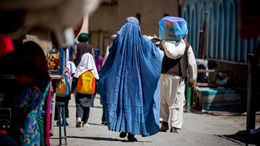 Taliban’dan yeni kısıtlama: Kadınlara hastanelere girmek için burka zorunluluğu