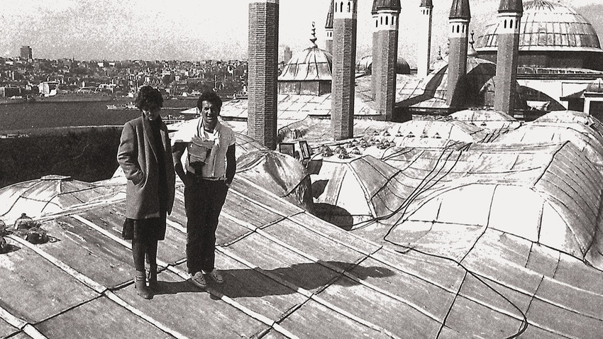 1980’ler Mudo çekimlerini Topkapı Sarayı’nın çatısında yapıyor.