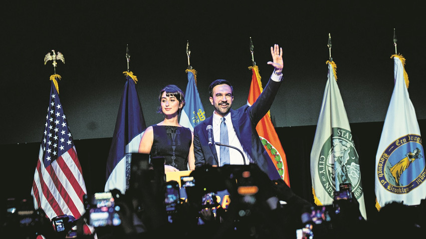 Duwaji eşinin seçim zaferi için düzenlenen partide siyahlar içindeydi.