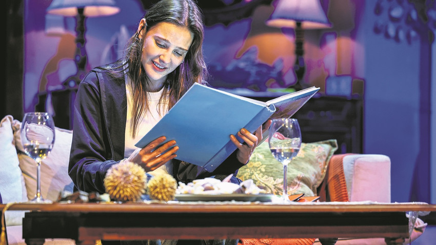 Alina Boz, bir linç yaşayan genç oyuncu Burcu’yu canlandırıyor.