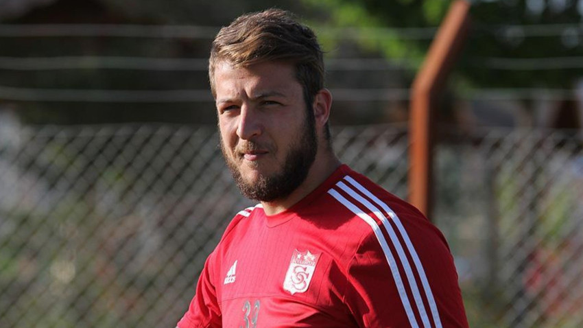 Eski futbolcu Batuhan Karadeniz hakkında kırmızı bülten çıkartıldı, mal varlığına el konuldu