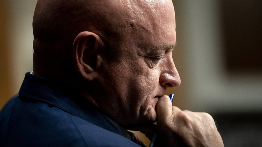 Askerleri 'Trump'a itaatsizliğe çağıran' Demokrat senatöre soruşturma