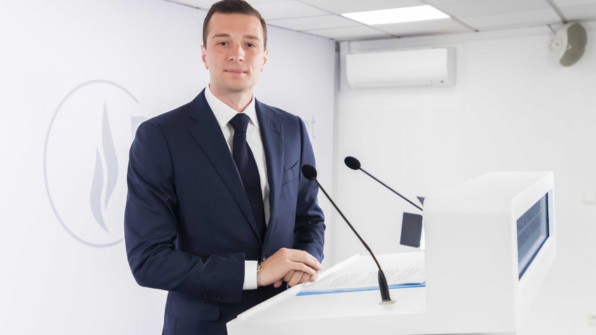 Fransa'da yeni araştırma: Aşırı sağ lider Bardella, Cumhurbaşkanlığı seçimini kazanıyor