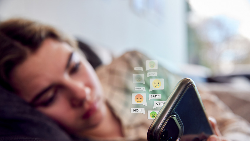 Türkiye’de şiddet algısı değişiyor: Dijital şiddet yükseliyor, farkındalığın öncüsü genç kadınlar