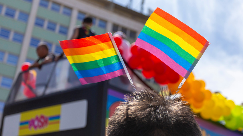 Avrupa Adalet Divanı: Üye ülkeler eşcinsel evlilikleri tanımalı