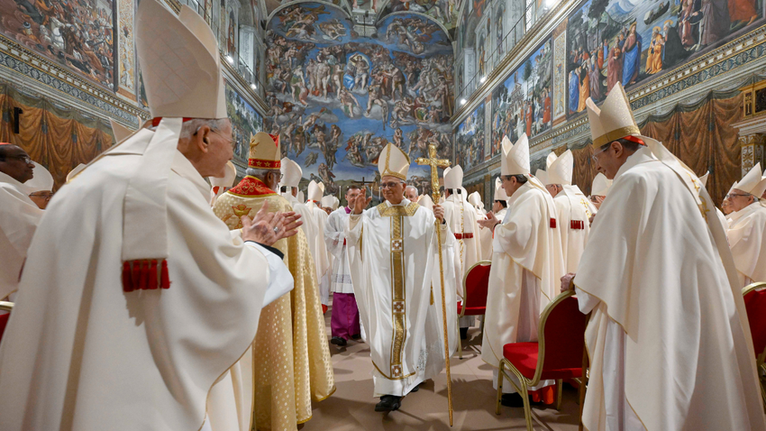Vatikan'dan mesaj: Çok eşlilikten uzak durun, evlilik iki kişiden oluşur